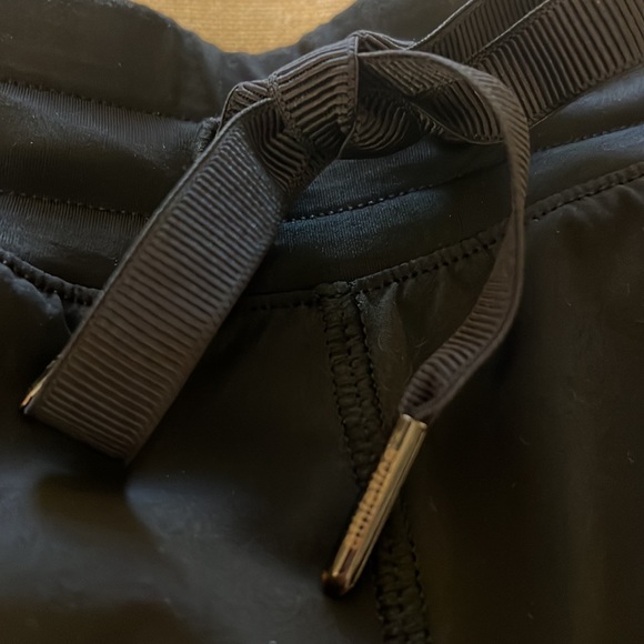 LULULEMON • Hotty Hot black running athletic shorts • Drawstring • Size 8 - Picture 13 of 15